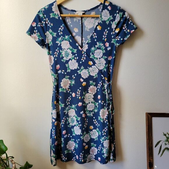 WORN ONCE AEROPOSTALE BLUE FLORAL WRAP STYLE DRESS SZ SMALL - Picture 1 of 16